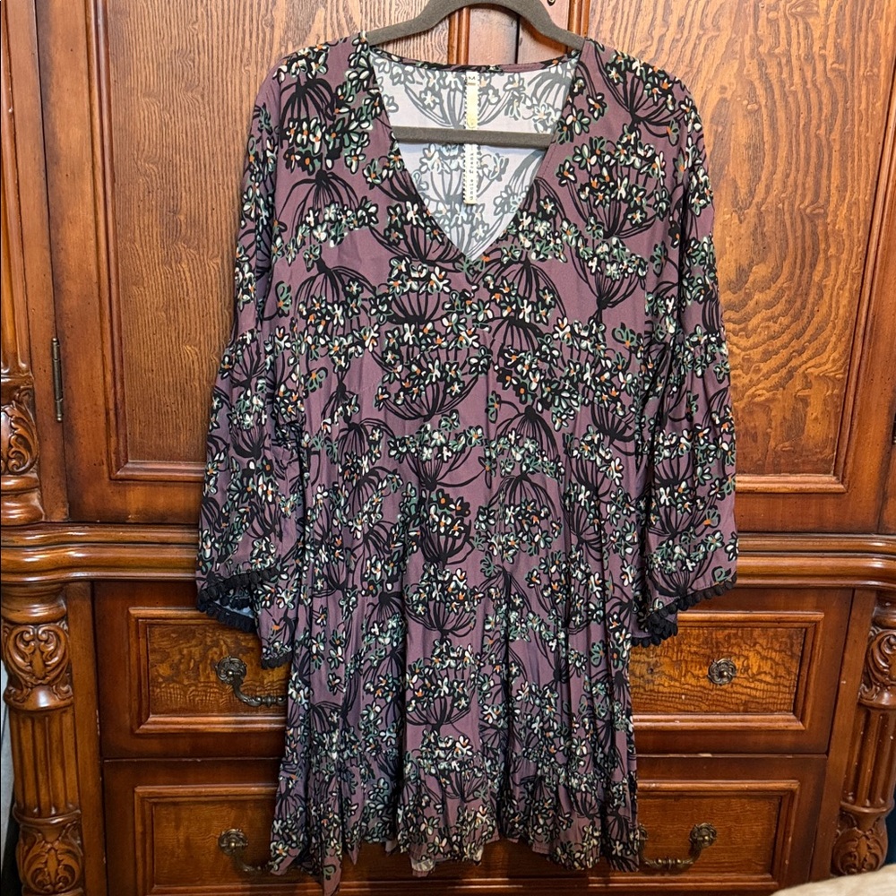Uncle Frank/Ivy Jane Floral Patterned Dress with V-Neck Flared sleeves M